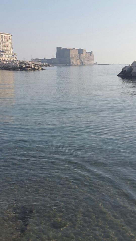 L'acqua trasparente di Napoli, lungomare 
